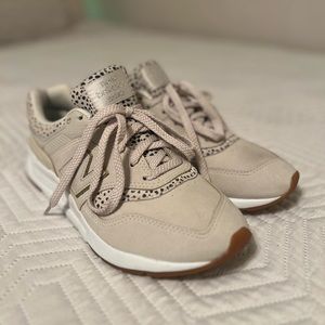 New Balance 997H Sneaker - Women's (6.5)